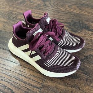 Adidas Original Swift Run shoes Maroon woman’s size 8